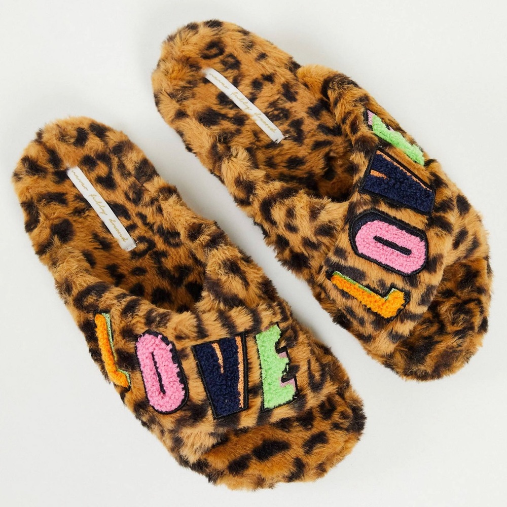 NEVER FULLY DRESSES LEOPARD LOVE SLIPPERS.